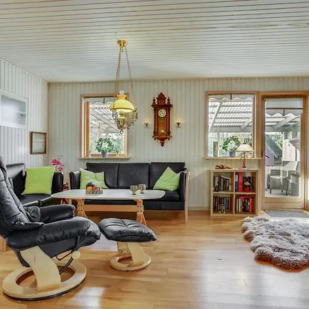 Aurea - 1km From The Sea By Interhome Nyaraló *