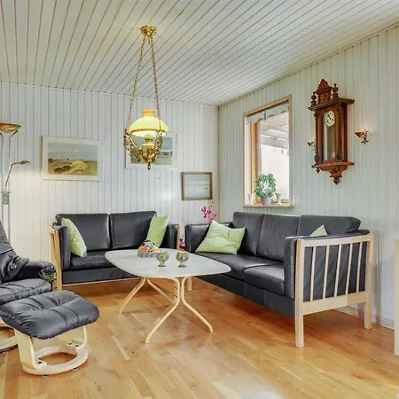 Nyaraló Aurea - 1km From The Sea By Interhome