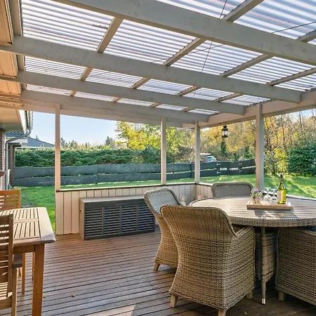 Nyaraló Aurea - 1km From The Sea By Interhome *