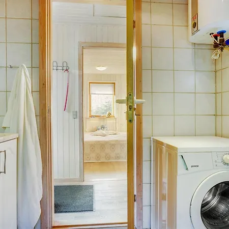 Aurea - 1km From The Sea By Interhome Hals