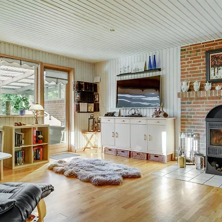 Aurea - 1km From The Sea By Interhome