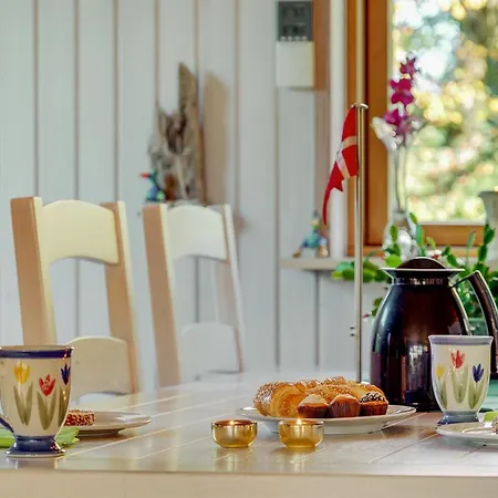 Aurea - 1km From The Sea By Interhome Hals