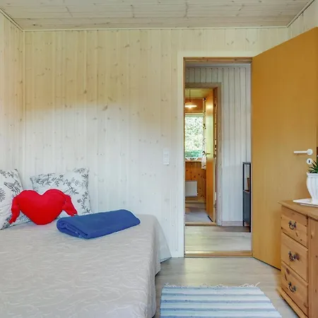 Aurea - 1km From The Sea By Interhome Hals
