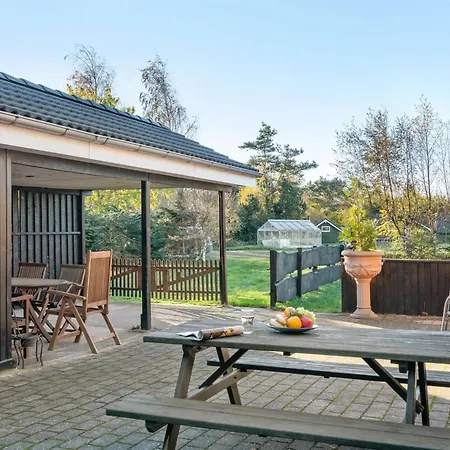 Aurea - 1km From The Sea By Interhome Hals